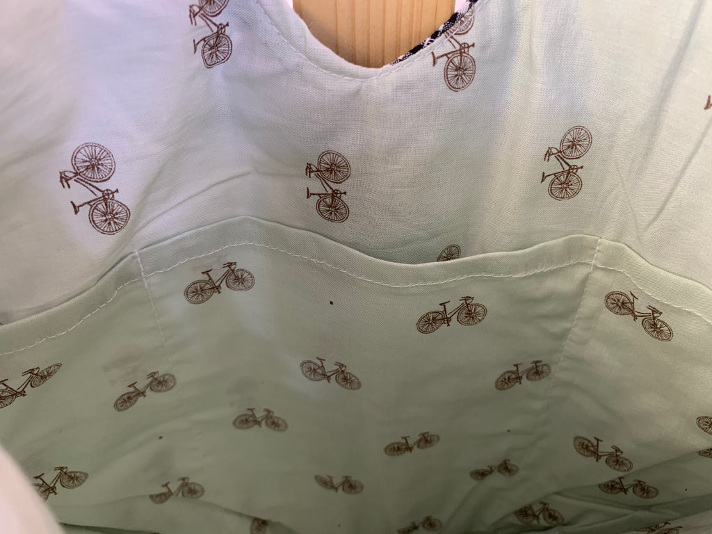 This is the insides of the tote bag.