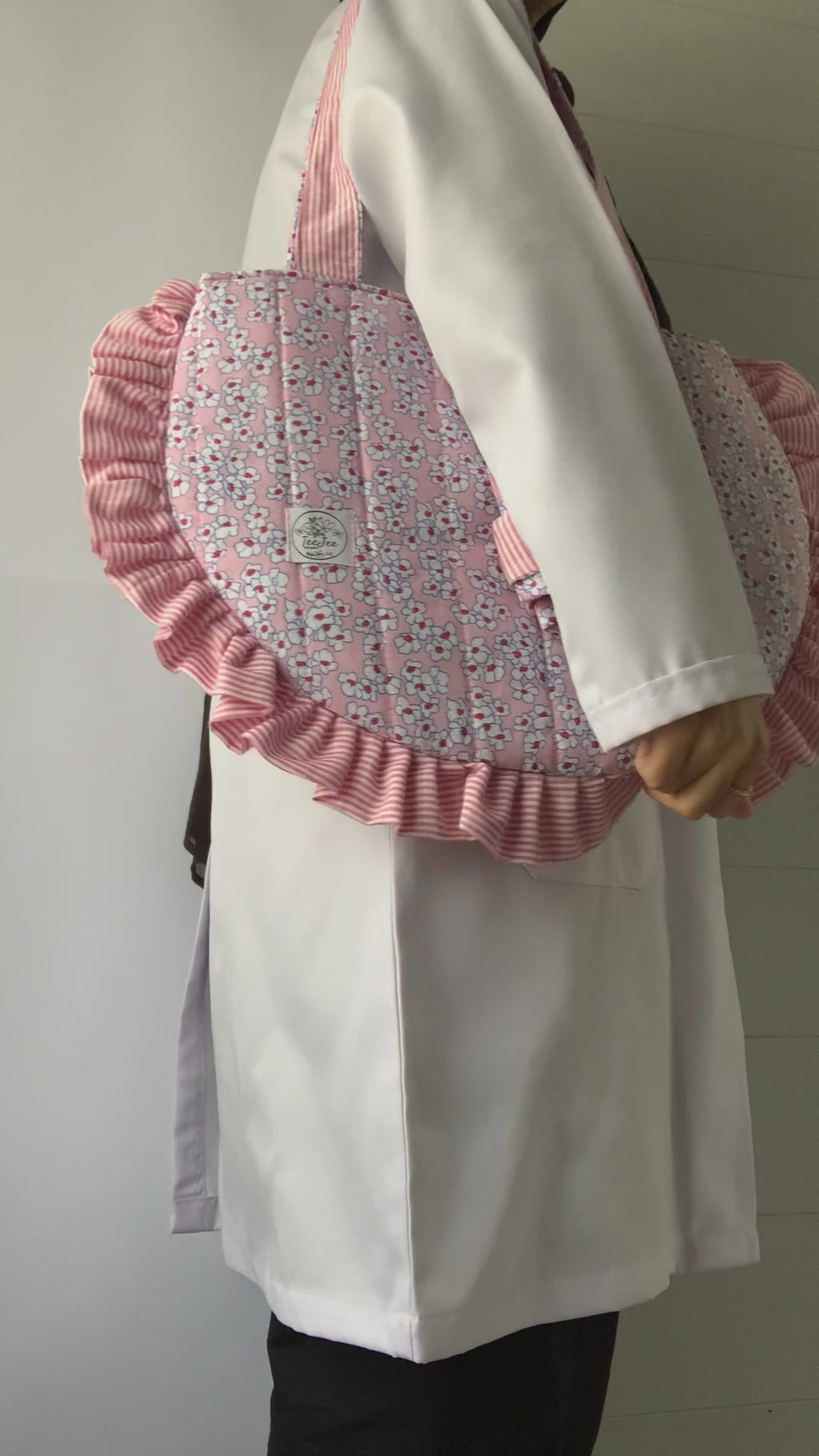 The video shows the tote bag being carried to provide a size reference.